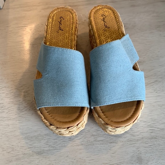Qupid Shoes - New (without tags) Qupid light blue platform slide sandals size 8.‎